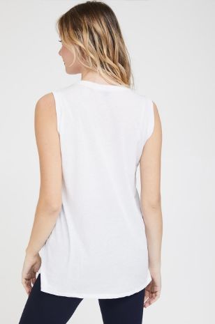 תמונה של חולצת הריון MOMWOW לבנה