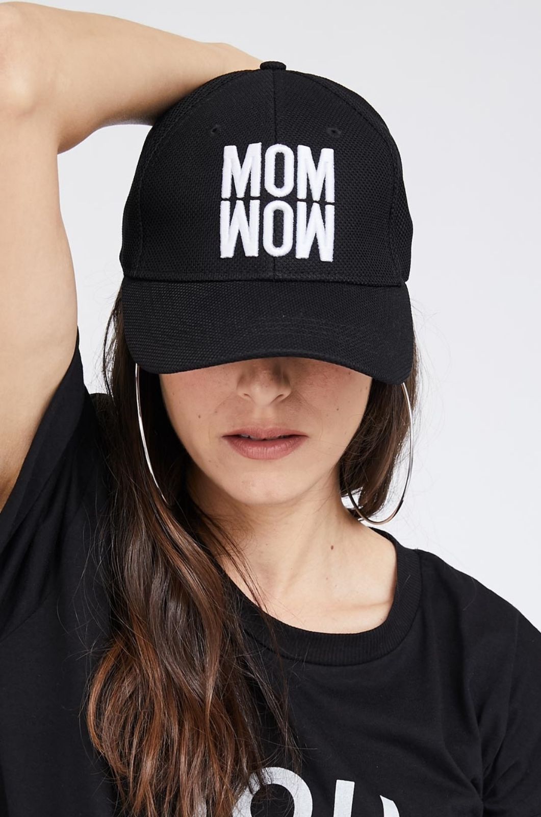 תמונה של כובע MOMWOW שחור