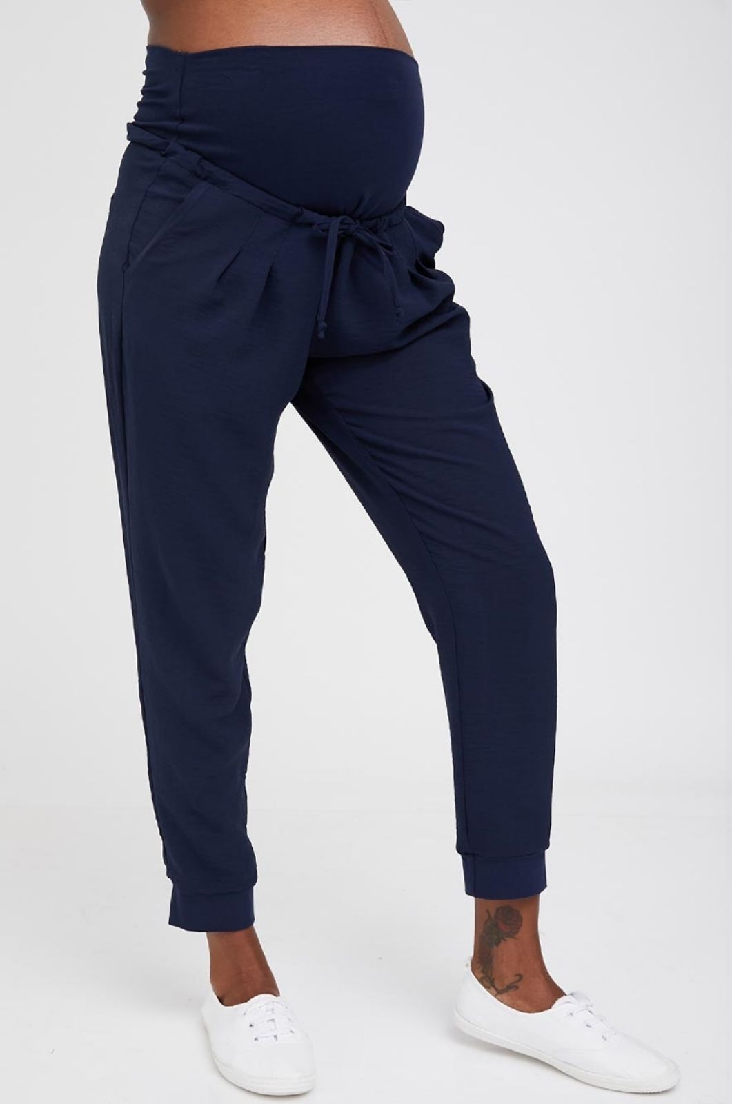 מכנסי הריון קפלונים ומנג'ט נייבי