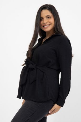 אישה לובשת חולצת הריון לינדוס שחורה של אבישג ארבל