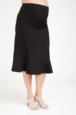 אישה לובשת חצאית הריון אדלה שחורה - אבישג ארבל