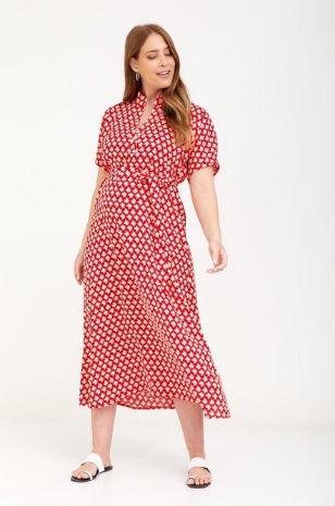 אישה לובשת שמלת הריון סטיבי אדום שמנת	