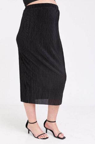  חצאית פליסה שחורה של אבישג ארבל