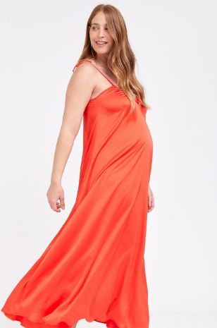 שמלת הילה להריון אדומה של אבישג ארבל