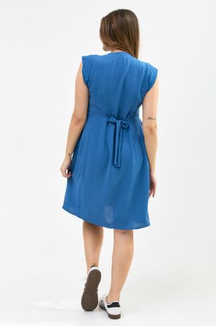 אישה לובשת שמלה להריון אורין גינס של אבישג ארבל