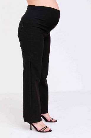 אישה לובשת מכנסי הריון אדריאן שחור של אבישג ארבל