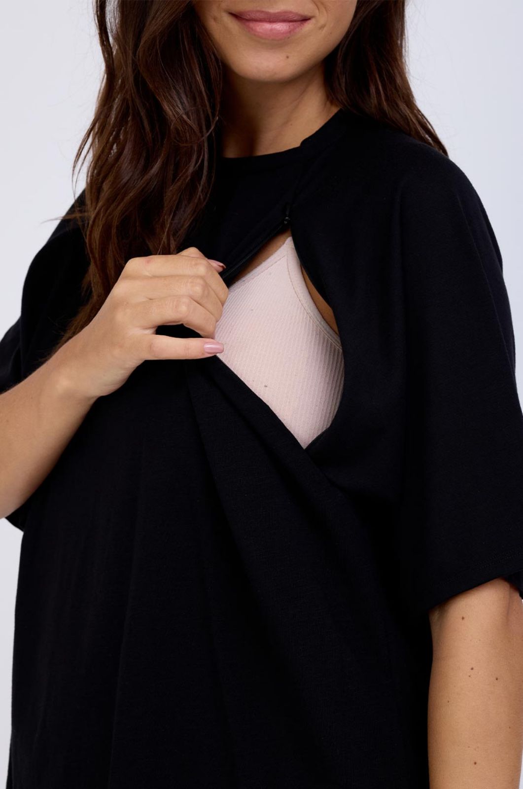 חולצת הנקה רגלן שחורה אבישג ארבל