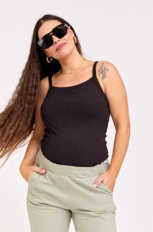 גופית סיסי ריב שחורה של אבישג ארבל