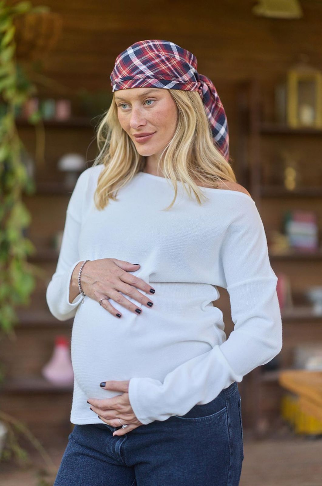 סריג הריון מחשוף סירה שמנת של אבישג ארבל	