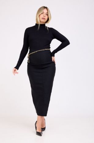 אישה לובשת גולף להריון סיגל שחור של אבישג ארבל