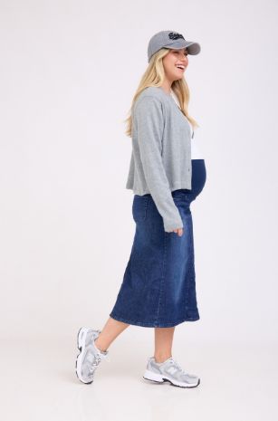 חצאית ג'ינס להריון בגזרת מידי צנועה כחולה של אבישג ארבל