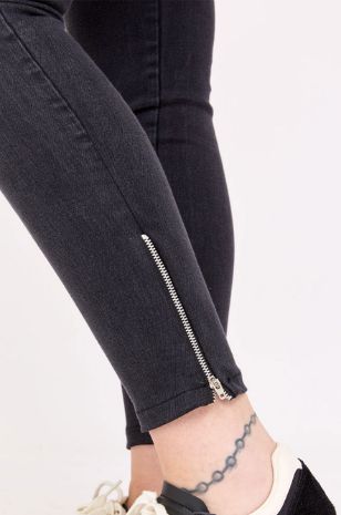 ג'ינס להריון אן שחור