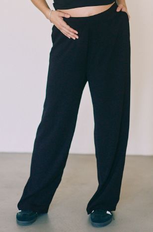 מכנסי היריון דורי שחורים של אבישג ארבל