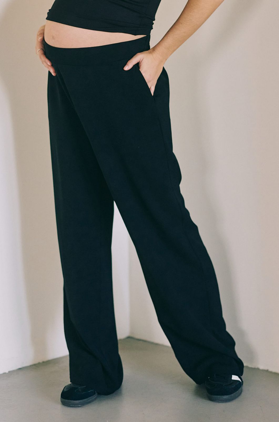 מכנסי היריון דורי שחורים של אבישג ארבל