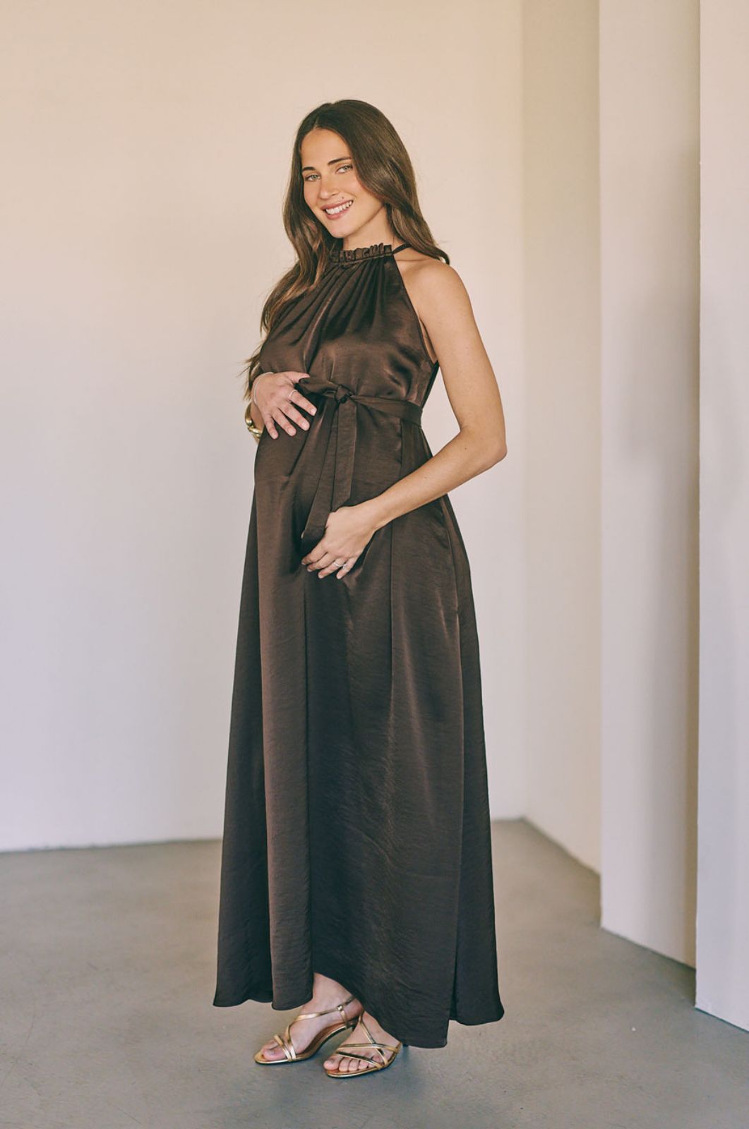 שמלת אופל הריון חום שוקולד של אבישג ארבל