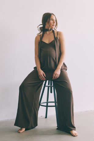 אוברול הריון נגה חום שוקולד של אבישג ארבל