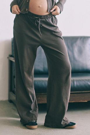 מכנסי הריון יובל חומים של אבישג ארבל