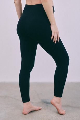 טייץ שחור ארוך להריון בגזרה גבוהה של אבישג ארבל