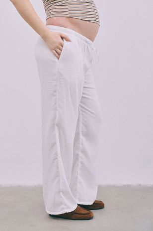 מכנסי הריון לבנים של אבישג ארבל