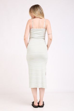 אישה לובשת שמלת הריון שביט פסים מרווה פס שמנת של אבישג ארבל