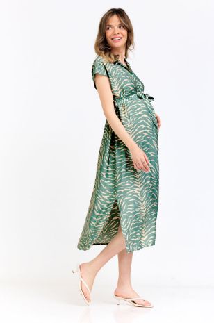 אישה לובשת שמלת הריון ליהיא שמנת מרווה של אבישג ארבל