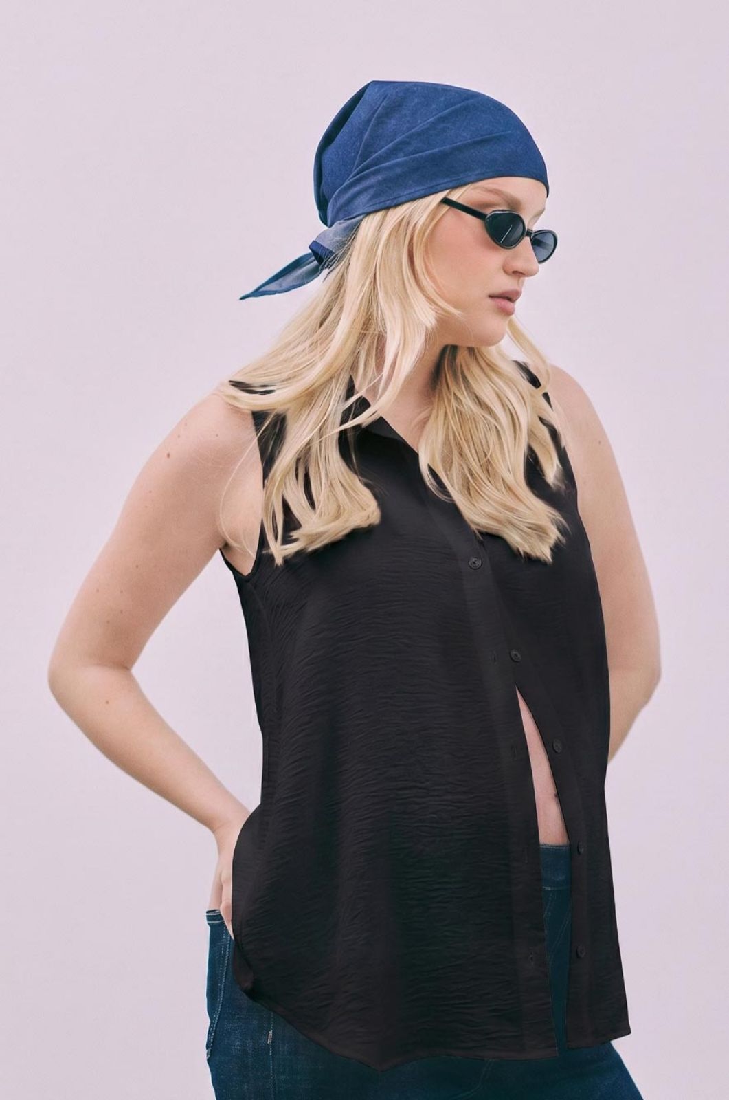 חולצה גברית ללא שרוול שחורה של אבישג ארבל